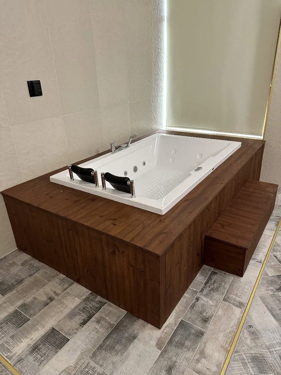 Hot tubs & jacuzzi — 3