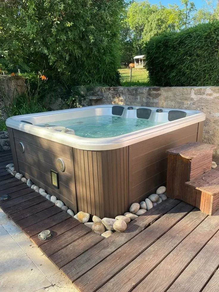 Hot tubs & jacuzzi — 5